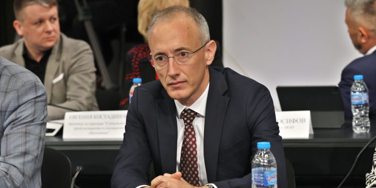 Ще инициирам промяна в Закона за предучилищното и училищното образование, която да ограничи възможността кметовете на общини да обявяват еднолично неучебни дни, написа министърът на образованието и науката Красимир Вълчев