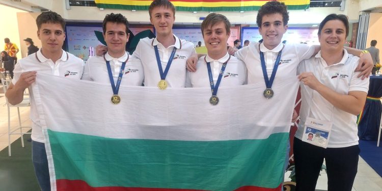 Два златни и два сребърни медала спечели българските ученици на 37. международна олимпиада по информатика
