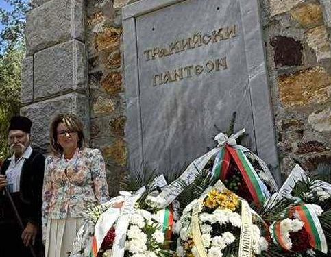 Зам.-министър Михалевска участва в Националното тракийско поклонение в Маджарово