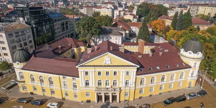 Общо 57 учени, свързани с Българската академия на науките, са сред първите два процента топ учени в света