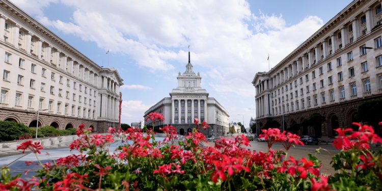 Народното събрание обявява конкурс за студенти