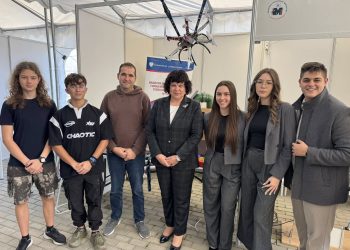 Футбол с дронове, дигитално измервателно колело, инсталация за рециклиране на пластмасови бутилки и система подреждане на кубче „Рубик“ донасят на своите създатели четирите първи награди в IX националното изложение конкурс „Младежко техническо творчество“ в Горна Оряховица