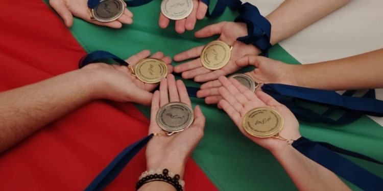 Нова програма задържа родните таланти