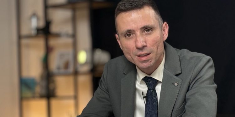 Зам.-директорът на „Аз-буки“ Венцислав Генков представи насоки за успешно публикуване на научни изследвания пред докторанти в Софийския университет