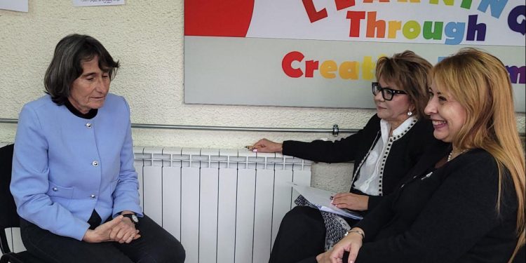 Зам.-министър Михалевска участва в майсторски клас за повишаване на аналитичните умения на учениците