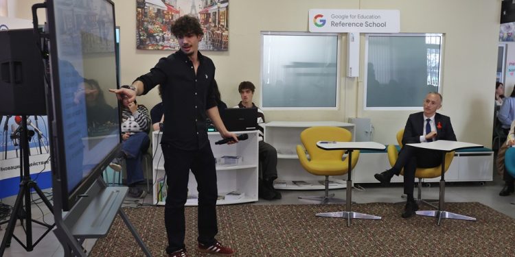 В столичната Втора английска езикова гимназия „Томас Джеферсън“ се проведе училищен практикум