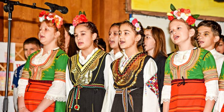 Училището в Бобовдол чества 70 години традиции в образованието