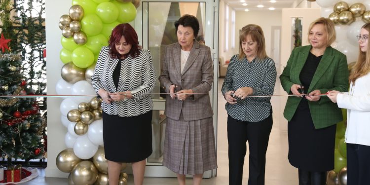 STEM център „Вселената“ отвори врати в столичното 10. СУ „Теодор Траянов“