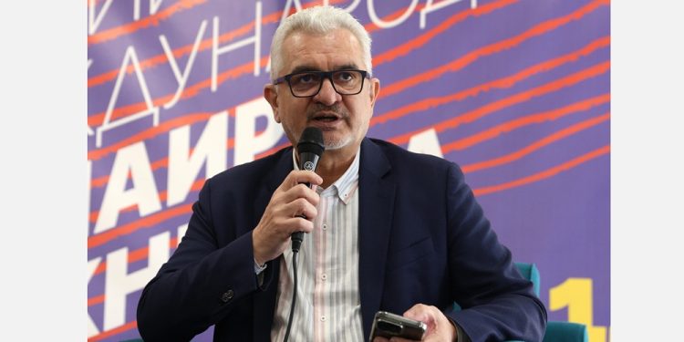 Емил Спахийски, директор на Национално издателство за образование и наука „Аз-буки“: Образованието е любопитство (ВИДЕО)