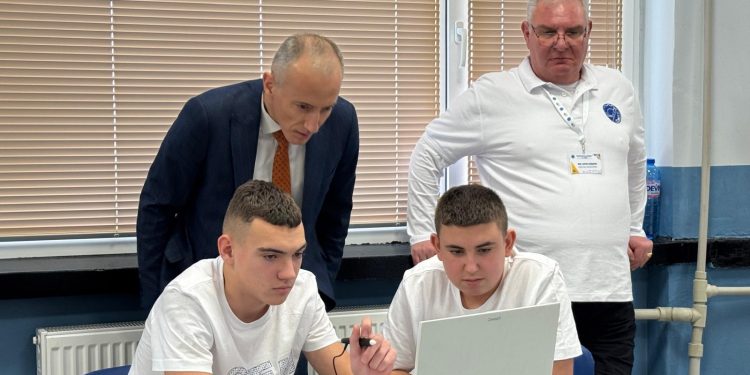 Министър Красимир Вълчев: След STEM кабинетите е важно да се продължи с изграждане на хуманитарни центрове в училищата