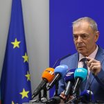 „Работата по реформата на учебните програми ще продължи. По всички предмети са събрани работни групи, които работят по тяхното облекчаване.“ Това заяви служебният министър на образованието и науката проф. Сергей Игнатов след свиканата от него работна среща с началниците на регионалните управления на образованието