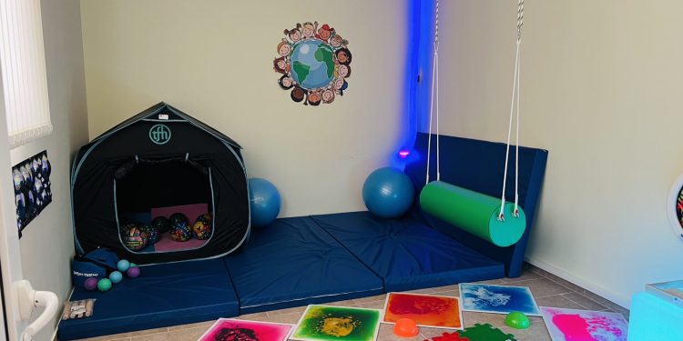 500 ресурсни кабинета са оборудвани с финансиране по проектите „Силен старт“ и „Успех за теб“ на Министерството на образованието и науката