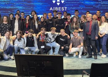 Ученици от Правец разработват проекти с ментори от водещи техкомпании