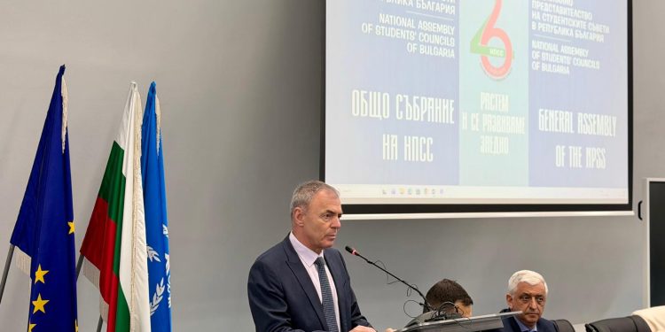 Министър Игнатов към студентите: Отстоявайте автономията и независимостта си