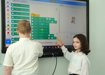 STEM център „Автоматика“ отвори врати в СУ „Владимир Комаров“