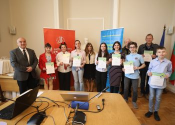 Имат ли езикознанието и математиката допирни точки?