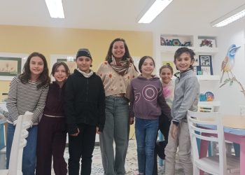 Младият ръководител на групата по приложни и изящни изкуства в ЦПЛР – ЦИКО, в София Надя Василева учи децата не само да творят, но и да вярват в себе си